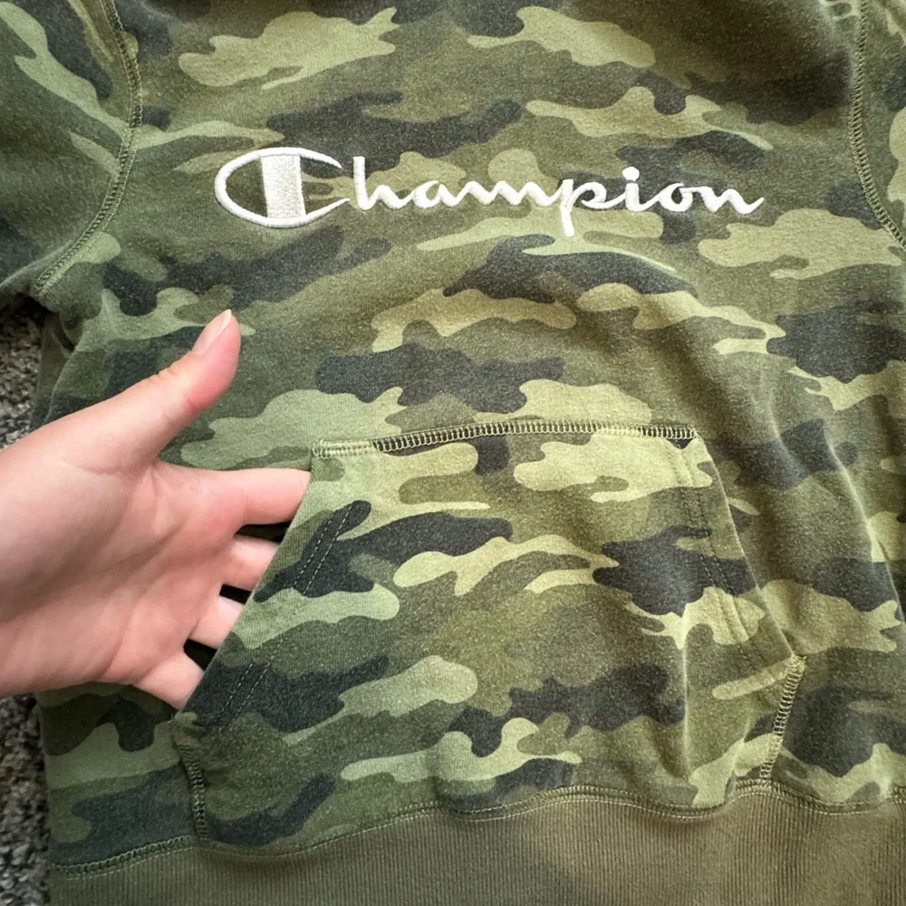 Kids Champion 2 piece camouflage outfit size S